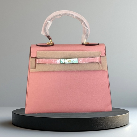 New Elegant Pink Leather Handbag Crossbody 25CM Lock & Key Pony Decor - Picture 2 of 6